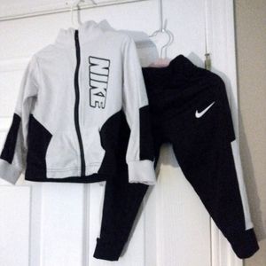 Toddler Nike sweatsuit